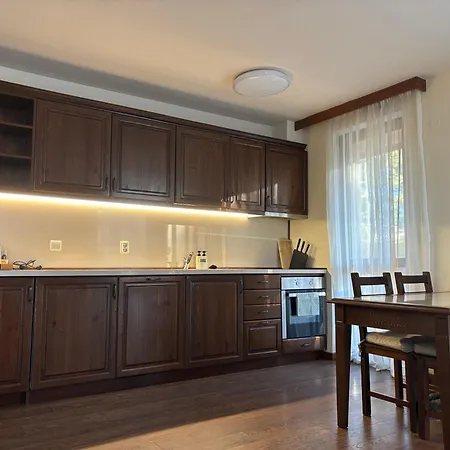 Emily Pirin Golf Apartman *