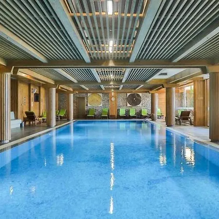 Emily Pirin Golf Razlog