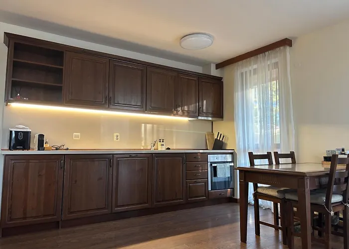 Emily Pirin Golf Apartment *