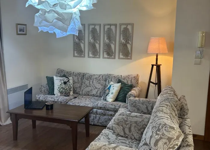 Emily Pirin Golf Apartment *